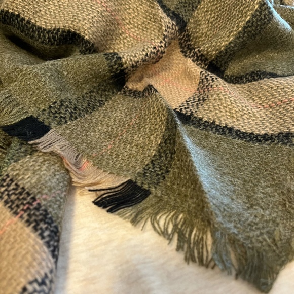 NWT Plaid Blanket Scarf Wrap - Picture 11 of 16